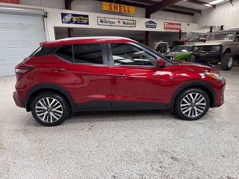 Used 2023 Nissan Kicks SV FWD image 9