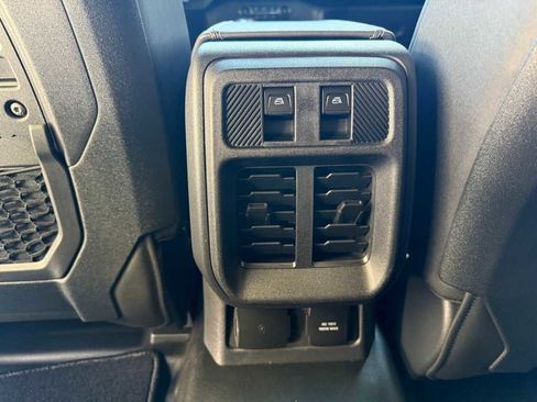 New 2025 Ford Bronco Badlands image 12