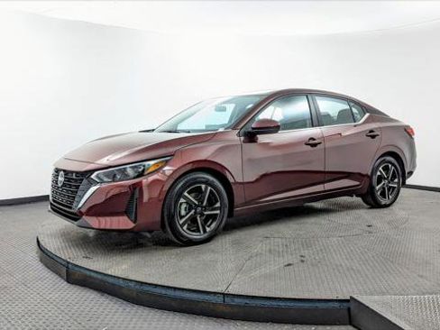 Used 2025 Nissan Sentra SV image 2