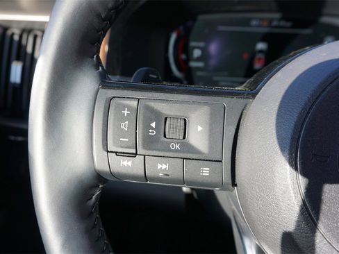 Used 2024 Nissan Pathfinder Platinum image 8