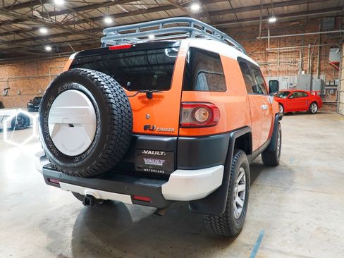 Used 2014 Toyota FJ Cruiser 4WD w/ Upgrade Package image 15