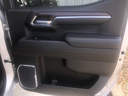 Used 2022 GMC Sierra 1500 SLT image 30