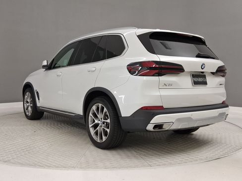 Used 2025 BMW X5 xDrive40i w/ Parking Assistance Package AWD/4WD image 3