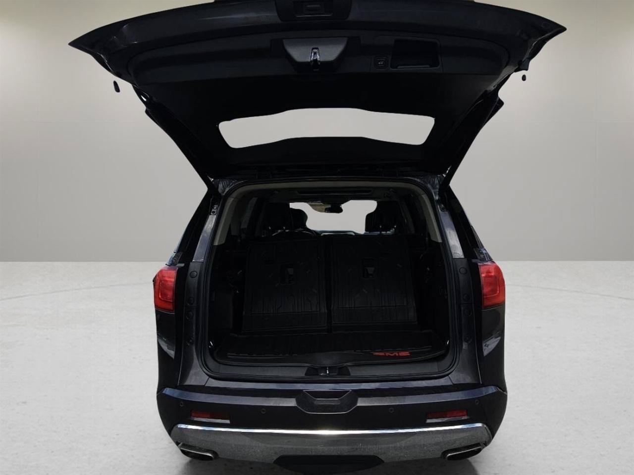 Used 2017 GMC Acadia Denali w/ Technology Package AWD/4WD image 26