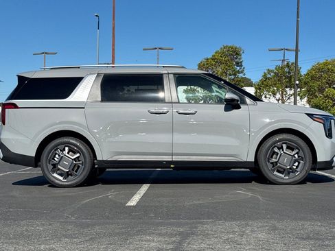 New 2026 Kia Carnival EX image 3