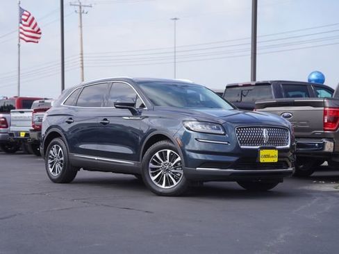 Used 2023 Lincoln Nautilus FWD image 2