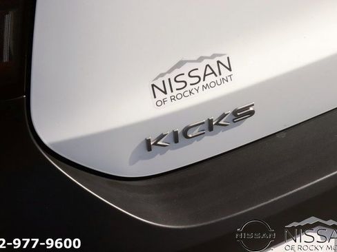 Used 2025 Nissan Kicks SV w/ Charging Package image 8