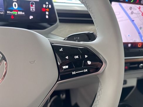 New 2025 Volkswagen ID. Buzz Pro S Plus image 12