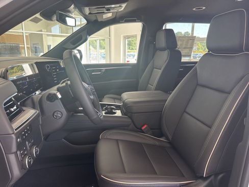 New 2025 Chevrolet Suburban Premier image 24