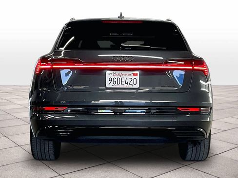 Used 2023 Audi e-tron Premium Plus w/ Premium Plus Package AWD/4WD image 6