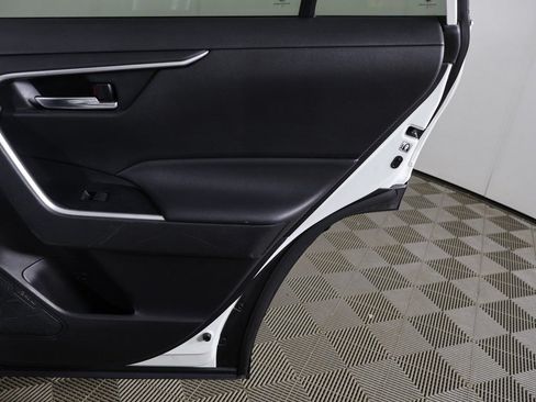 Used 2020 Toyota RAV4 XLE Premium FWD image 23