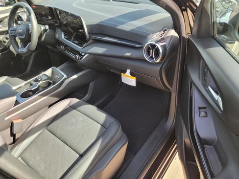 New 2026 Chevrolet Equinox LT w/ Convenience Package II FWD image 6