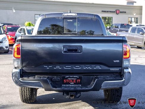 Used 2022 Toyota Tacoma TRD Off-Road AWD/4WD image 14