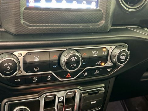 Used 2022 Jeep Wrangler Unlimited Sport AWD/4WD image 27