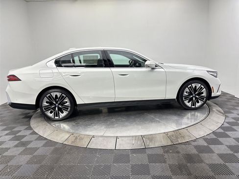 New 2026 BMW 530i xDrive w/ Convenience Package image 17