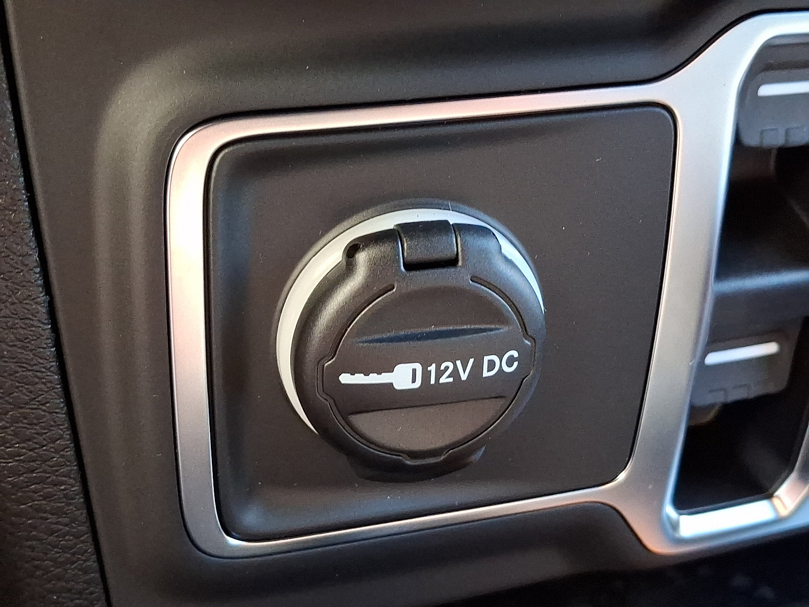 New 2027 Jeep Wrangler Unlimited Sahara AWD/4WD image 15