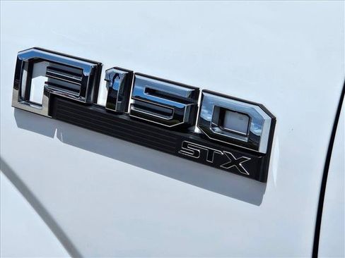 Used 2019 Ford F150 XL w/ Equipment Group 101A Mid RWD image 7