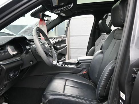 Used 2023 Jeep Grand Cherokee Overland w/ Luxury Tech Group IV image 10