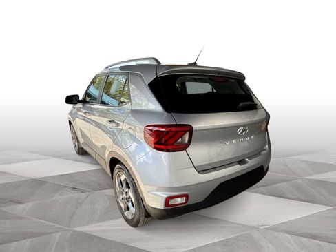 Used 2025 Hyundai Venue SEL FWD image 6