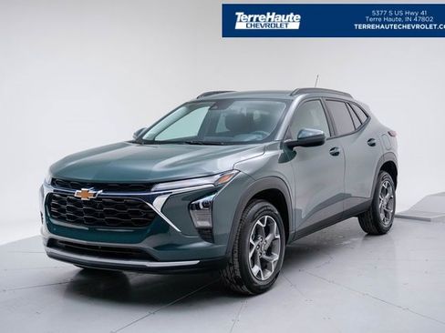 Used 2025 Chevrolet Trax LT w/ Driver Confidence Package image 1