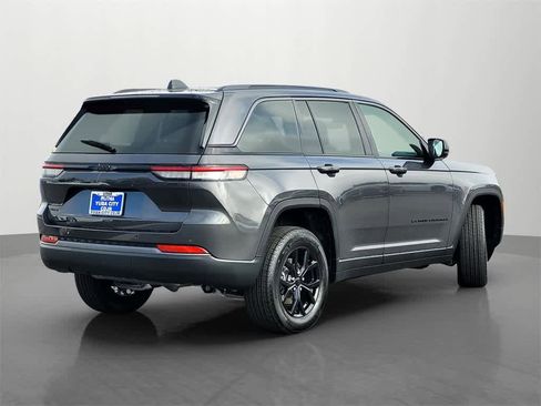 New 2026 Jeep Grand Cherokee Altitude image 6