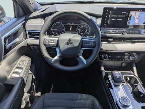 New 2026 Mitsubishi Outlander LE image 17