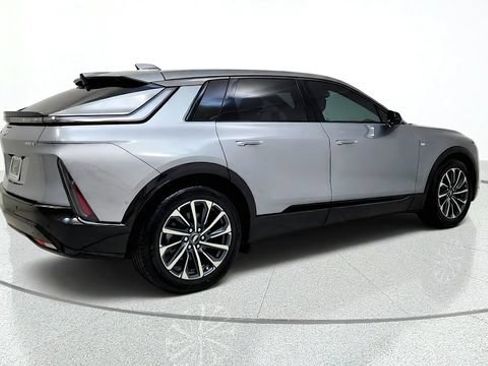 Used 2024 Cadillac Lyriq Sport RWD image 9