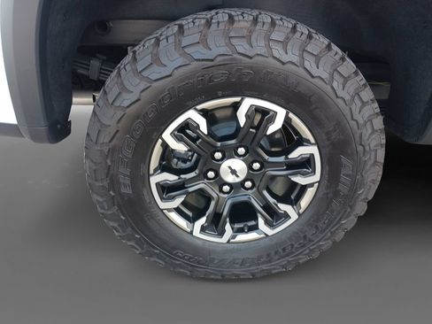 Used 2025 Chevrolet Silverado 1500 ZR2 w/ Technology Package AWD/4WD image 10
