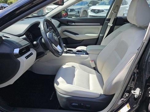 Used 2019 Nissan Altima 2.5 SV FWD image 3