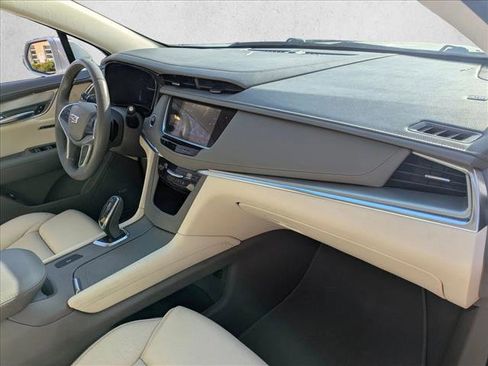 Used 2017 Cadillac XT5 Luxury w/ Driver Awareness Package image 22