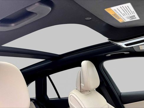 Used 2025 Mercedes-Benz GLC 300 image 13