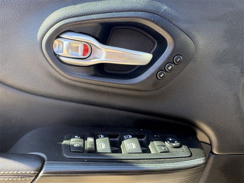 Used 2015 Jeep Cherokee Limited w/ Luxury Group image 11