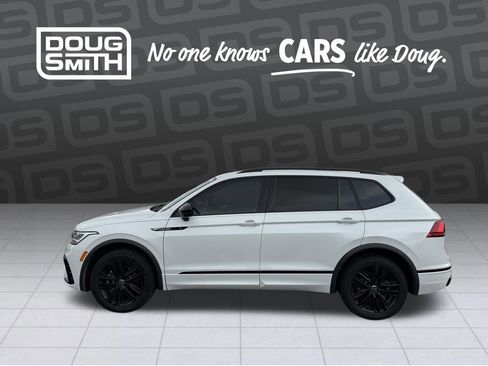 Used 2022 Volkswagen Tiguan SE R-Line image 2