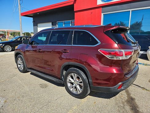 Used 2014 Toyota Highlander XLE FWD image 3