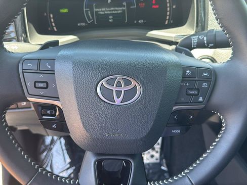 Used 2026 Toyota Camry SE FWD image 17