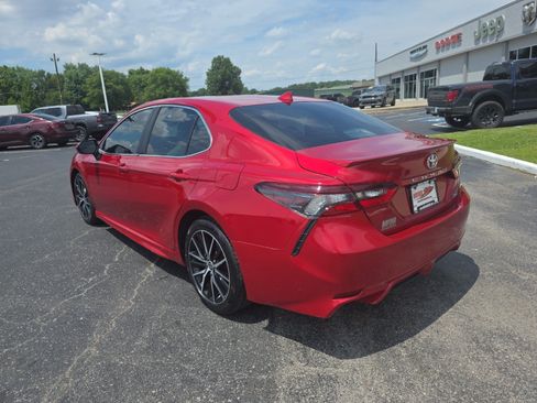 Used 2021 Toyota Camry SE FWD image 8