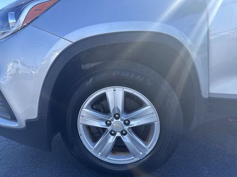 Certified 2022 Chevrolet Trax LT w/ LT Convenience Package AWD/4WD image 31
