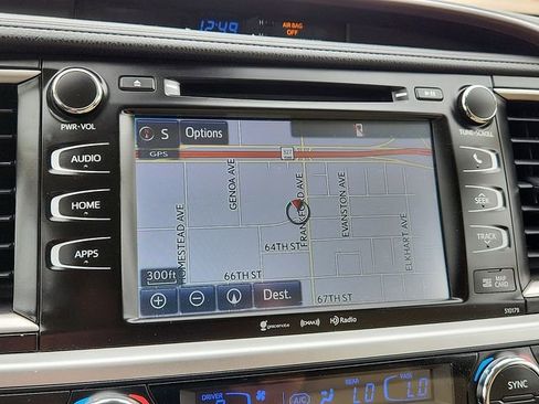 Used 2018 Toyota Highlander XLE FWD image 19