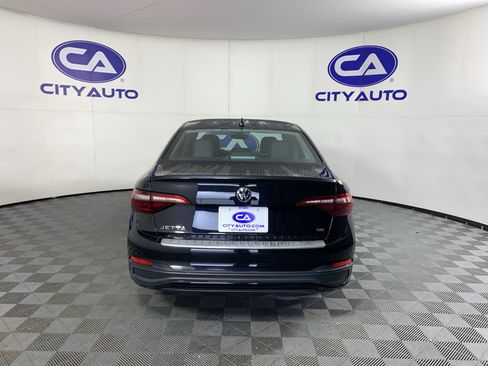 Used 2023 Volkswagen Jetta SE w/ Panoramic Sunroof Package FWD image 4