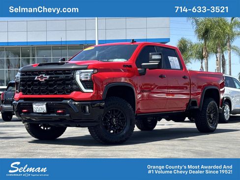 Used 2025 Chevrolet Silverado 2500 ZR2 w/ Technology Package AWD/4WD image 1