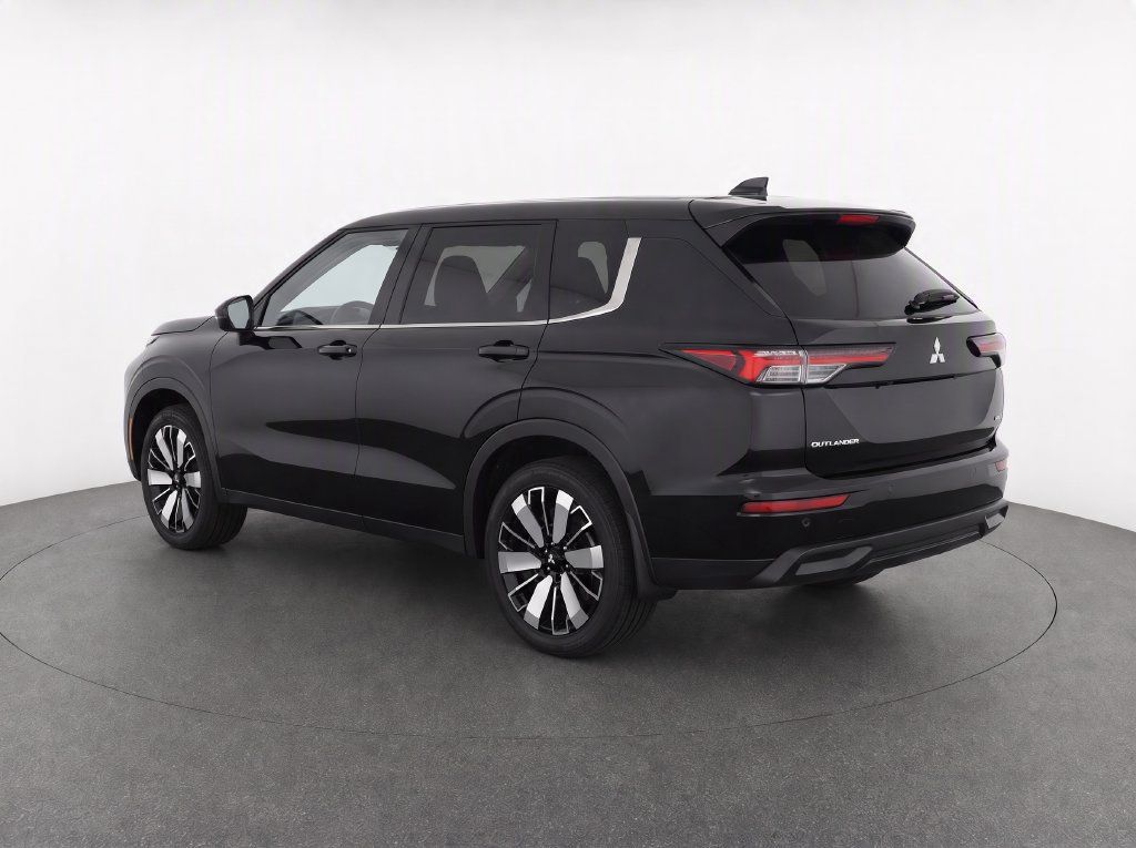 Used 2025 Mitsubishi Outlander SE FWD image 6