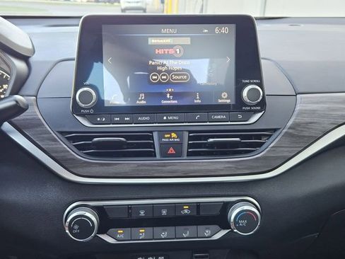 Certified 2025 Nissan Altima 2.5 SV FWD image 22