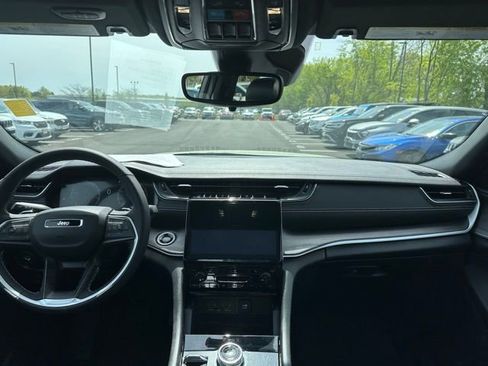 Used 2025 Jeep Grand Cherokee L Limited image 27