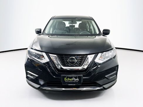 Used 2018 Nissan Rogue S image 2