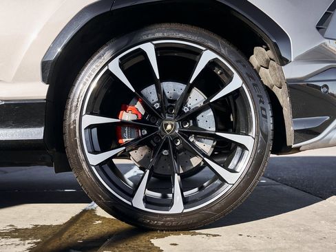 Used 2021 Lamborghini Urus image 17