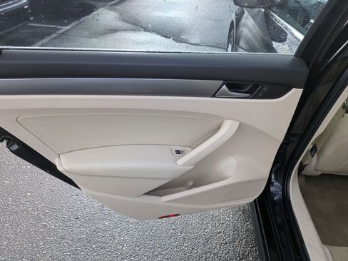 Used 2014 Volkswagen Passat 1.8T SE image 29