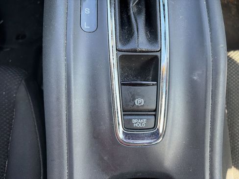 Used 2018 Honda HR-V LX image 18