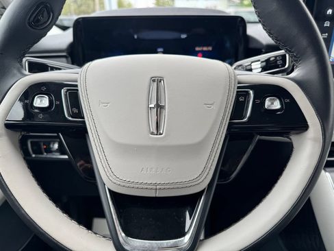 Used 2025 Lincoln Aviator AWD w/ Equipment Group 101A image 27
