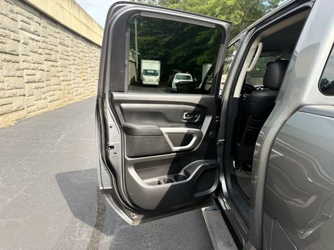 Used 2017 Nissan Titan SL RWD image 23