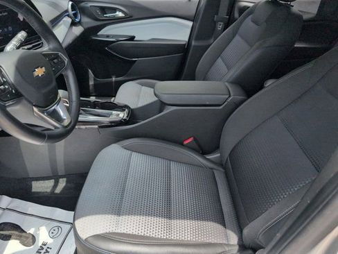 Used 2025 Chevrolet Trax LT w/ LT Convenience Package FWD image 24